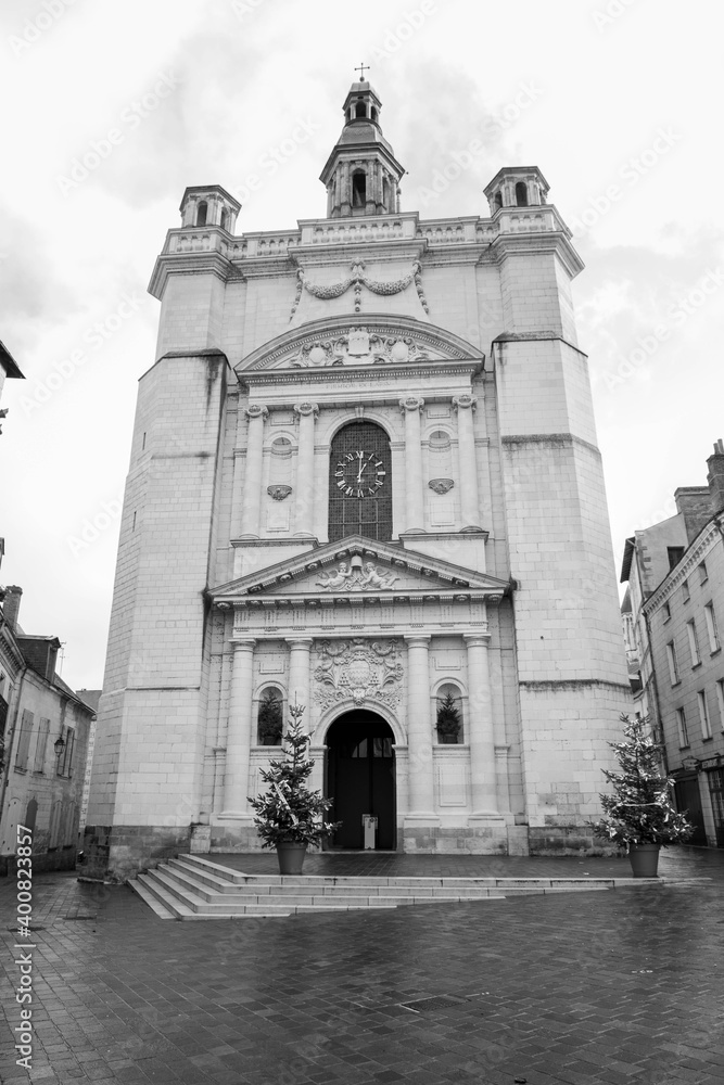 façade d'église à Saumur 
