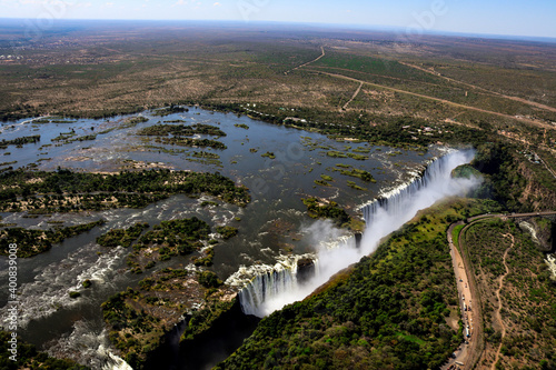 Cataratas Victoria, frontera entre Zambia y Zimbabue. Vista aérea.  photo