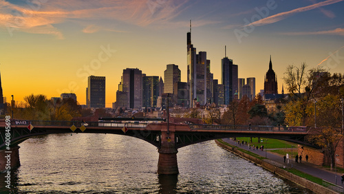 Obraz na płótnie Frankfurt Skyline Abenddämmerung w salonie