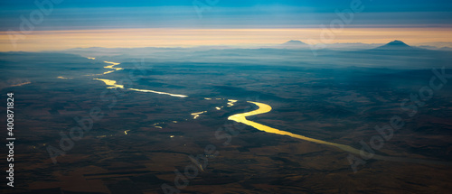 Canvastavla The Columbia River snakes its way to the ocean through eastern Washington
