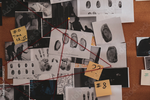 Detective board with crime scene photos, stickers, clues and red thread, closeup Fototapet