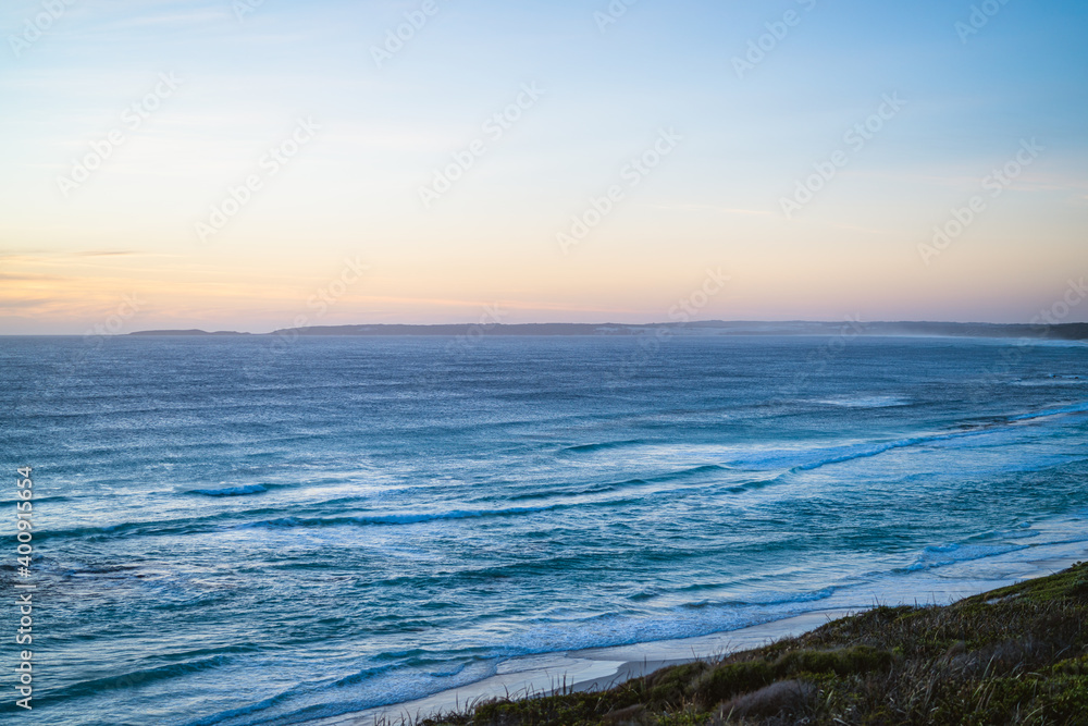 Obraz premium Beautiful sunset over 11 mile beach in Esperance.