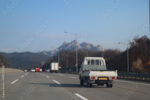 Bild auf Leinwand 북한산 풍경과 외곽순환도로