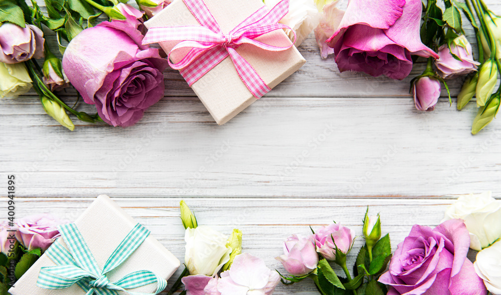 Pink roses and gift boxes - obrazy, fototapety, plakaty 