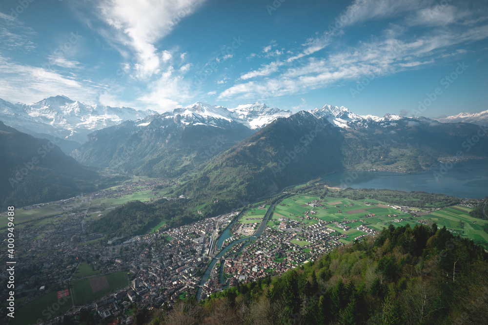 Naklejka premium Pristine mountain town beside lake