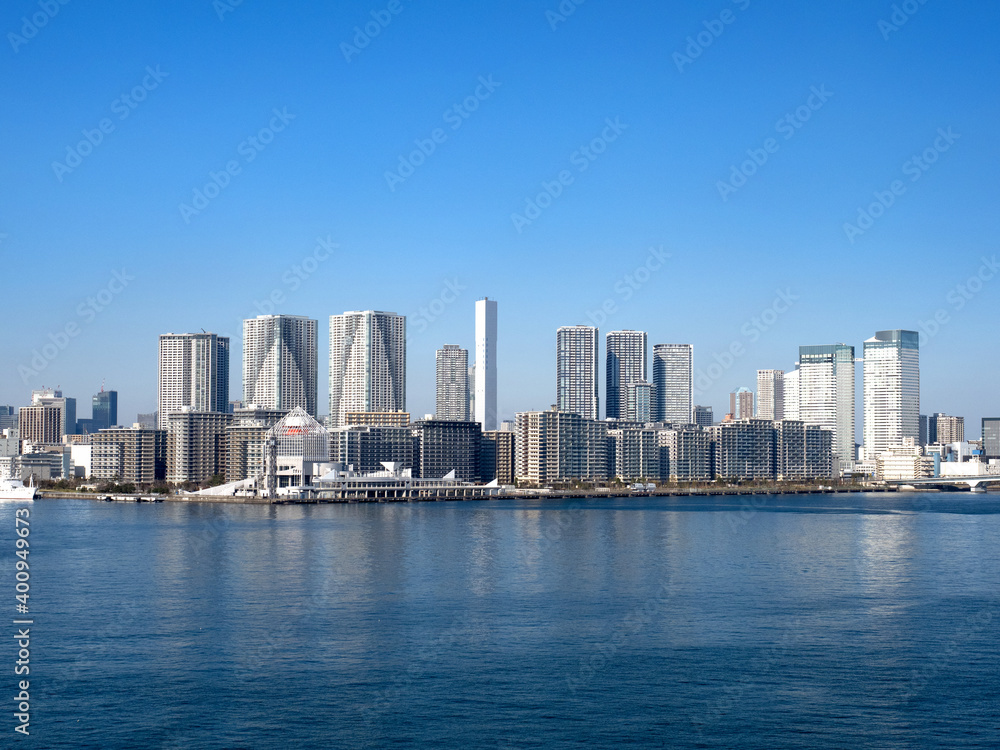 東京都　晴海客船ターミナルと高層マンション街