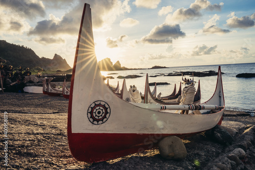 Obraz na płótnie The traditional canoe of the aboriginal Tao tribe, with totem on it, during sunrise in Taiwan