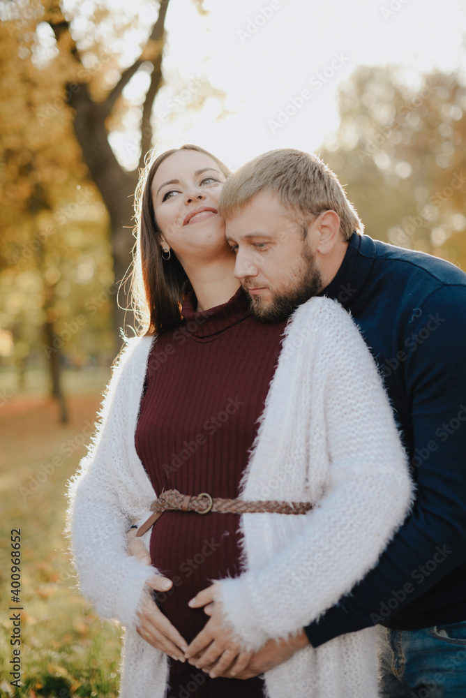 Fototapeta premium Young adult couple in love in autumn Park