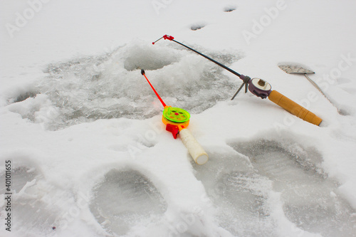 fishing with ice fishing rods in the oles