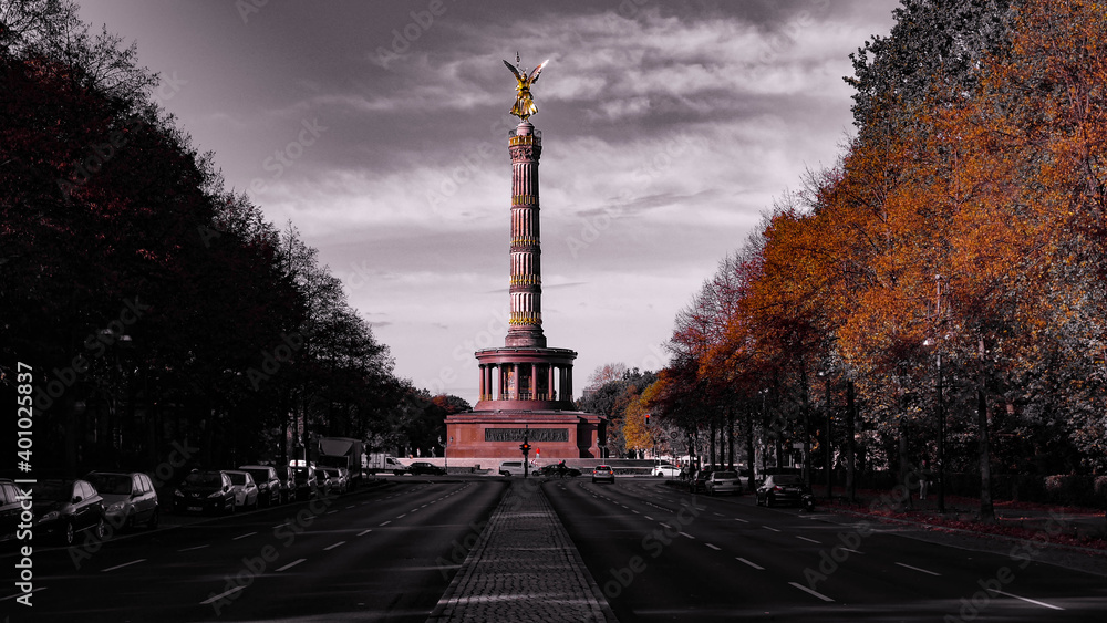 Obraz premium Blick zur Siegessäule in Berlin, mit herbstlichen Farben