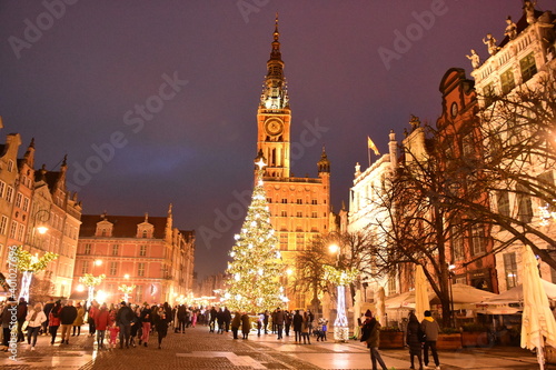Jarmark Bożonarodzeniowy w Gdańsku na Długim Targu w zabytkowej części miasta.  photo