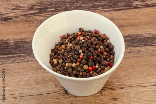 Peppercorn heap in the bowl