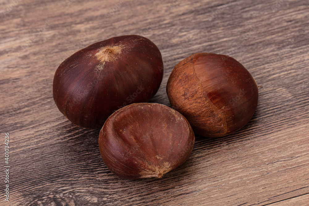Obraz premium Organic natural sweet Chestnut heap