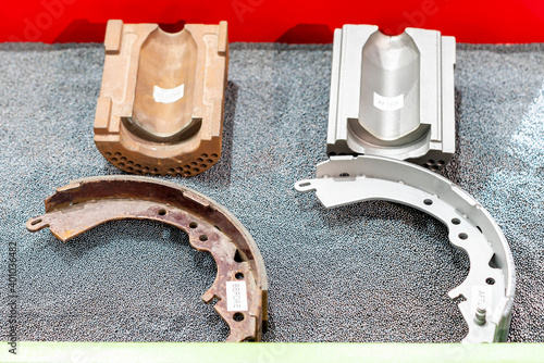 Foto Tool or equipment metal parts show before and after cleaning rust remove by shot