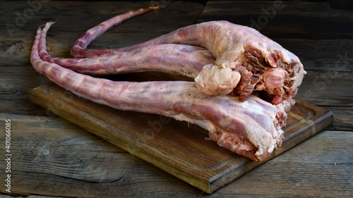 Foto Raw ox tail. fresh veal meat