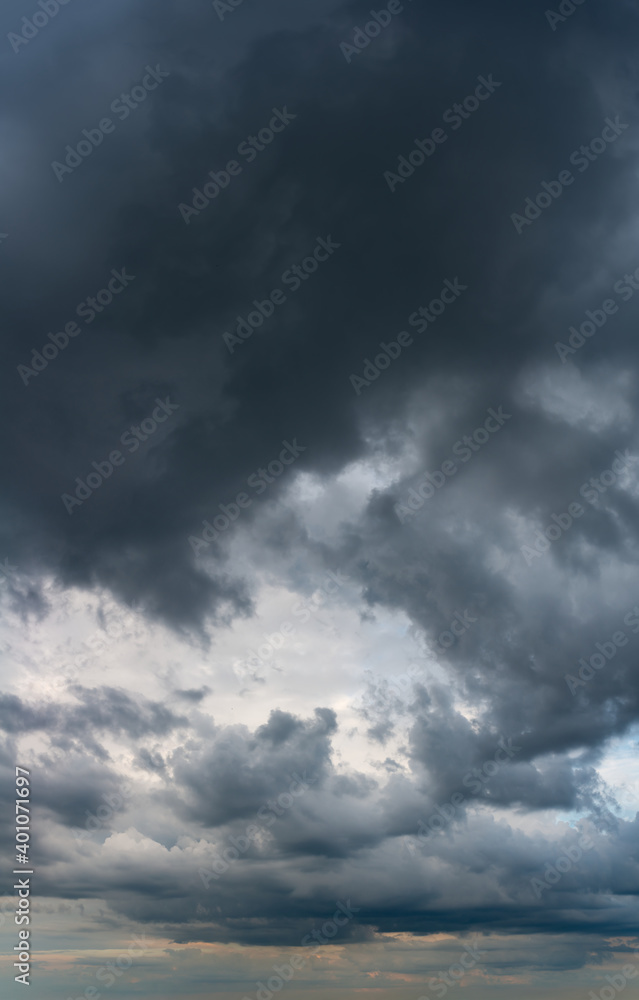 Obraz premium Fantastic thunderclouds, vertical panorama