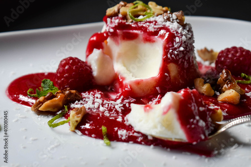 Tableau sur toile Dessert malabi with nuts and syrup