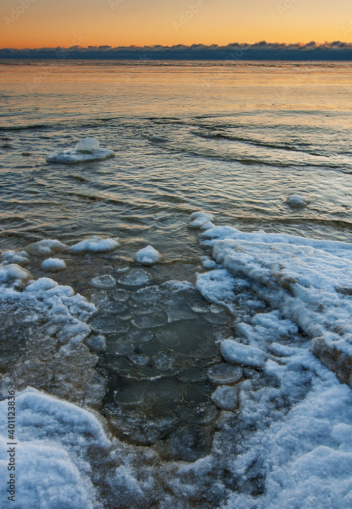 534-84 Cave Point Pre-Sunrise Ice 534-84 Cave Point Pre-Sunrise Ice