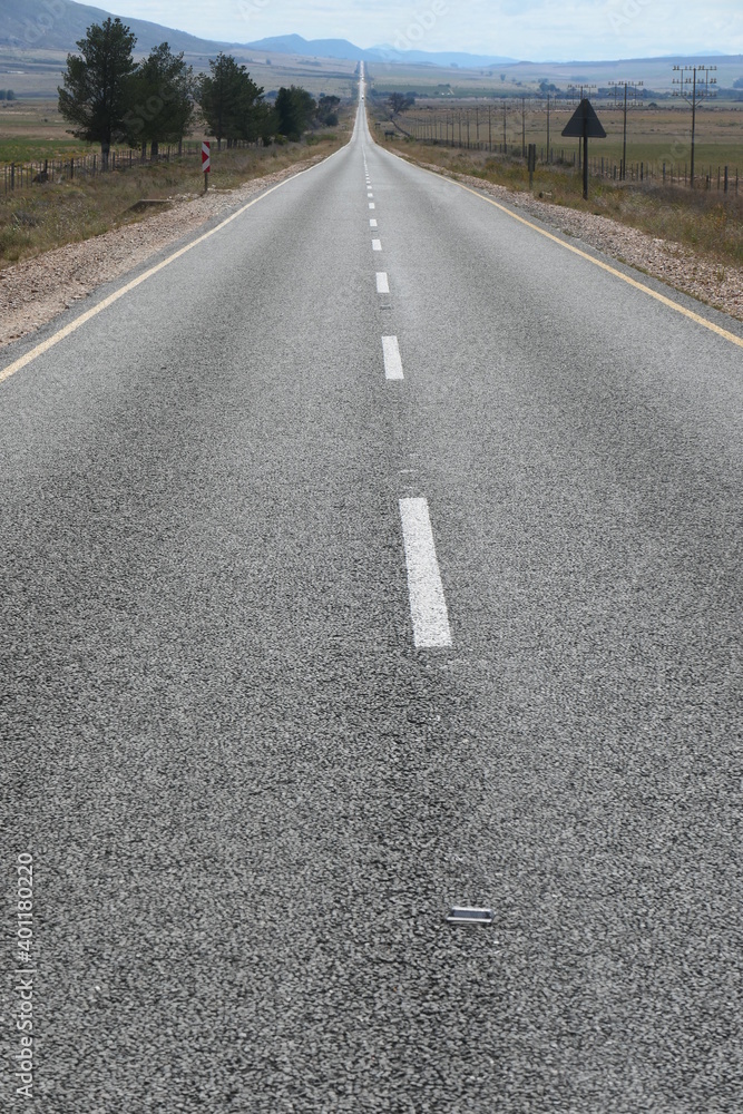 Die Cape Route 62 verbindet Kapstadt mit Port Elizabeth auf die gleiche Weise wie die Route 66 zwischen Chicago und Los Angeles. Route 62 gehört zu den schönsten Reiserouten durch Südafrika.