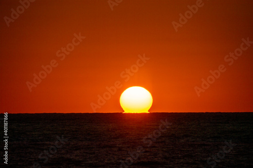 Fototapeta Naklejka Na Ścianę i Meble -  礼文島　カランナイ岬の日本海に沈むサンセットでのダルマ夕陽