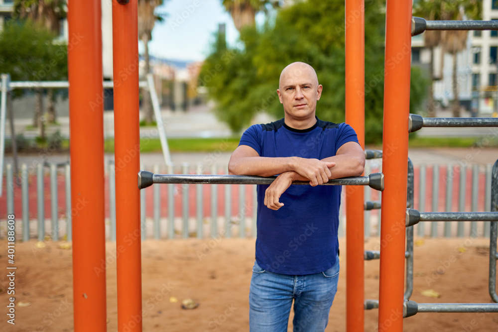 Obraz premium Portrait of a man on a street spot