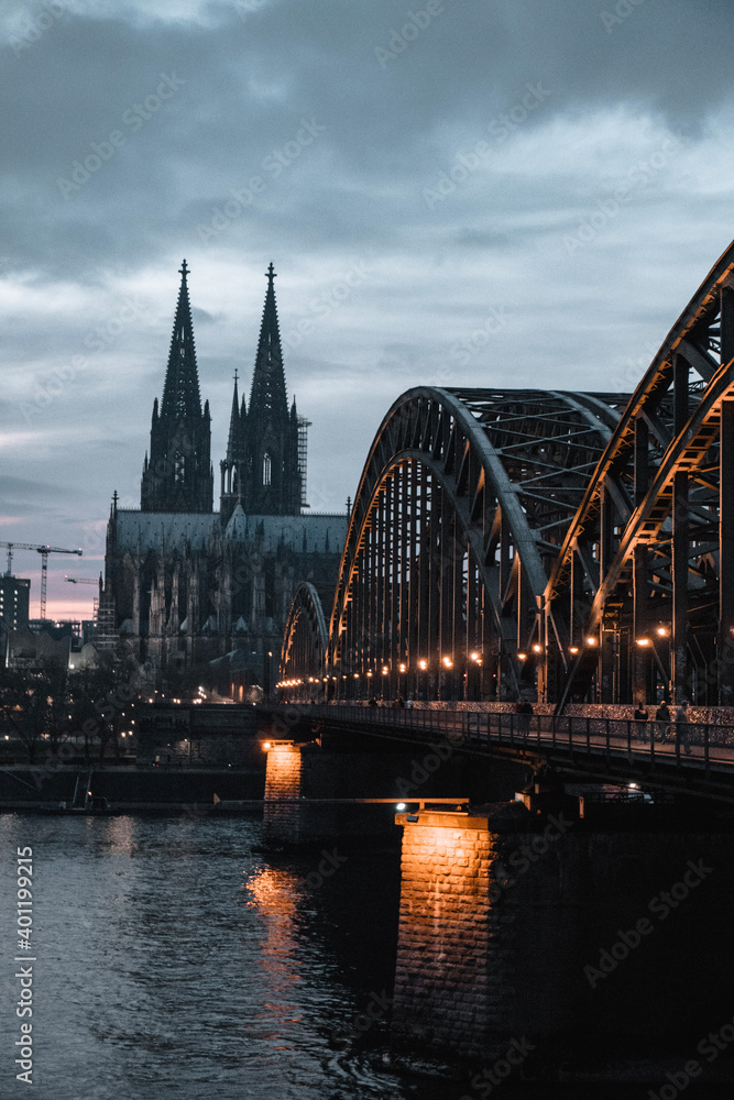 Fototapeta premium cologne cathedral at night