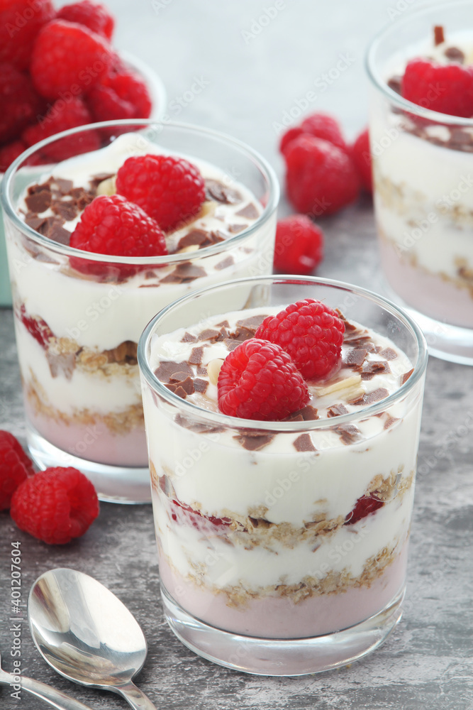 Granola with yogurt trifles with raspberry Granola with yogurt trifles with raspberry