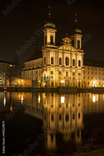 Jesuitenkirche an der Reuss, Nachtaufnahme, Luzern, Schweiz