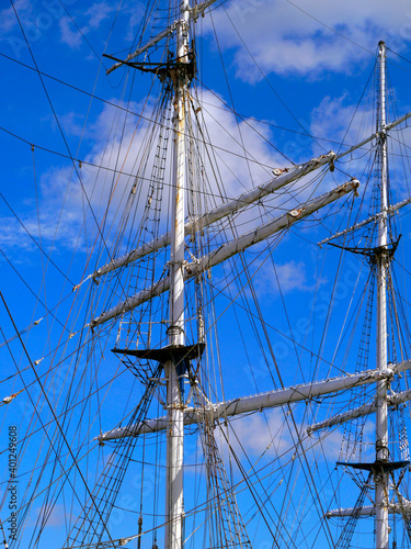 Takelage und Masten eines großen Segelschiffes