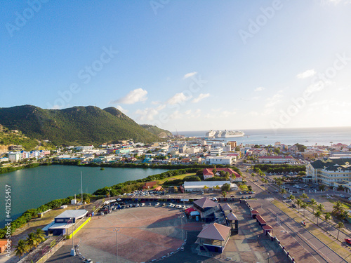 Beautiful Scenic view of the caribbean island of St.maarten © Multiverse