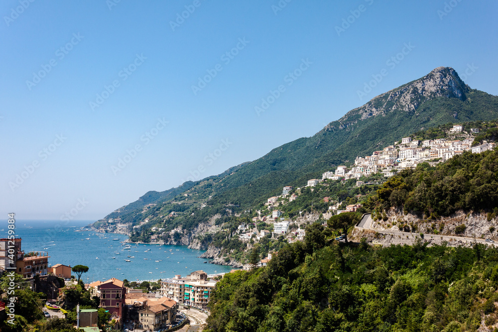 Cetara e la Costiera Amalfitana vista da Vietri sul Mare
