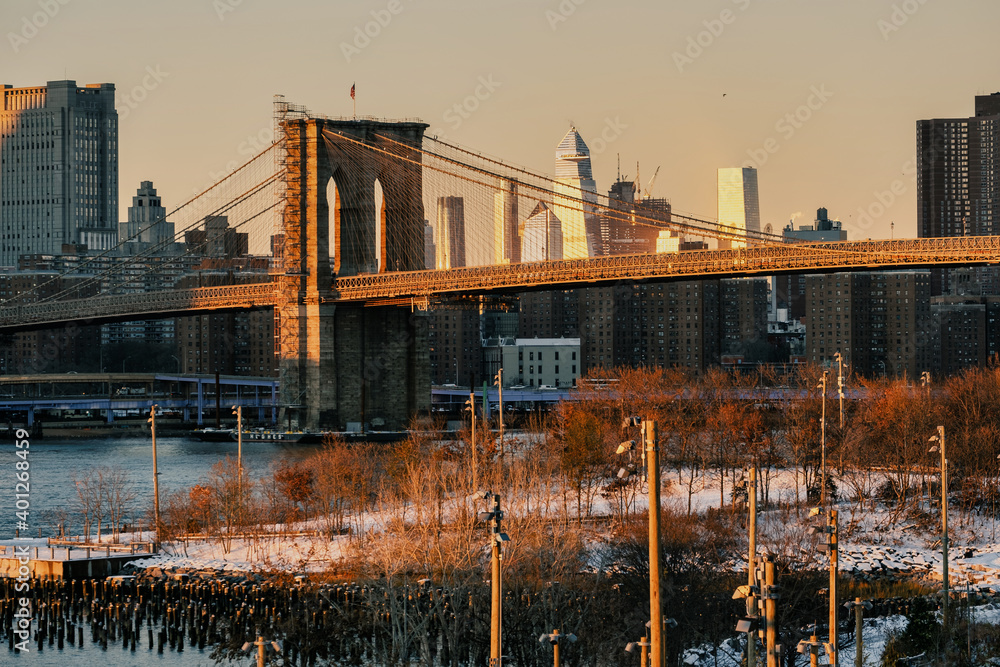 Obraz premium New York City - USA - Dec 17 2020: Winter Sunset Snow Storm Hits Brooklyn Heights New York City