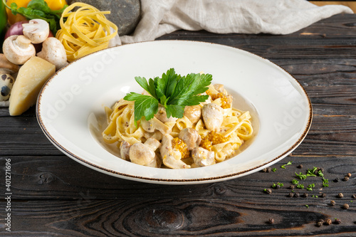 фотографія Tagliatelle with chicken and mushrooms