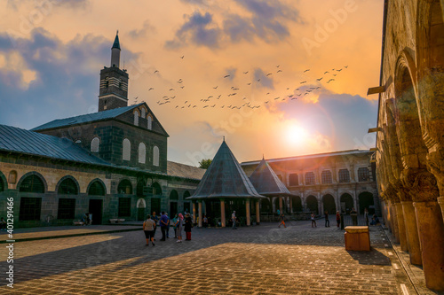 Foto Ulu Mosque with sunset, Sur, Diyarbakir, Turkey