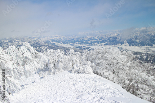 Wallpaper Mural 新潟県のスキー場の風景【Ski resort scenery in Niigata, Japan】 Torontodigital.ca