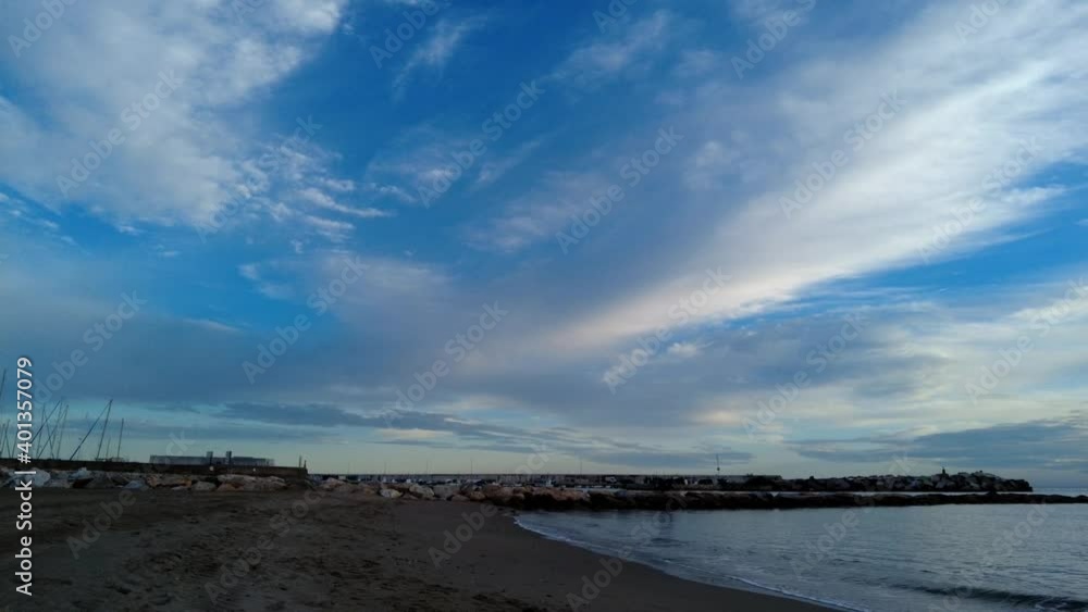 bonito atardecer en una playa de Marbella, Andalucía bonito atardecer en una playa de Marbella, Andalucía