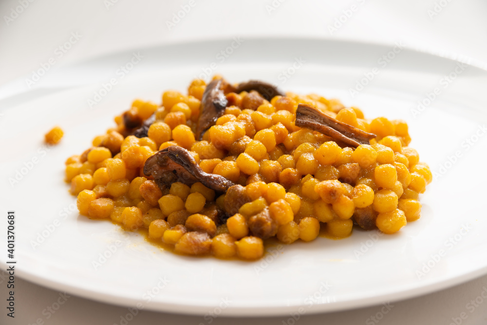 Deliziosa fregola ai funghi, cucina della Sardegna Deliziosa fregola ai funghi, cucina della Sardegna