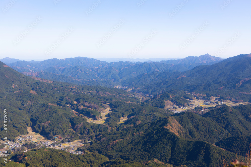 山 山