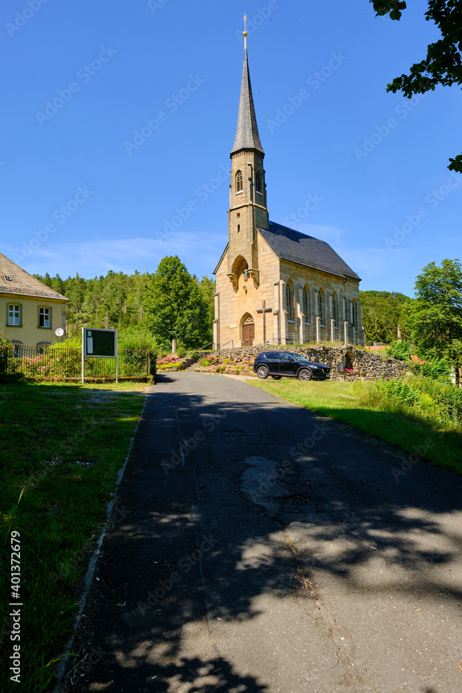 Kirche in Kleinziegenfeld im Kleinziegenfelder Tal, Fränkische Schweiz, Landkreis Lichtenfels, Oberfranken, Franken, Bayern, Deutschland
