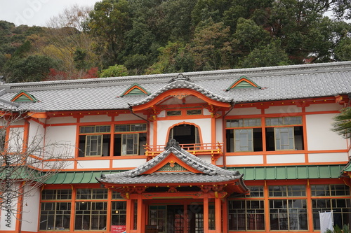 Tablou pe pânză Two-storied, red-lacquered Front Gate, Roumon, of Takeo Onsen, Hotspring, in Tak