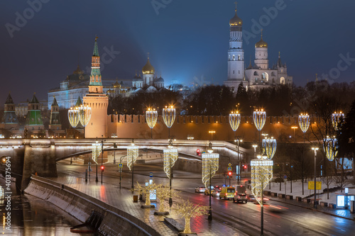 Moskvoretskaya embankment and Kremlin in winter