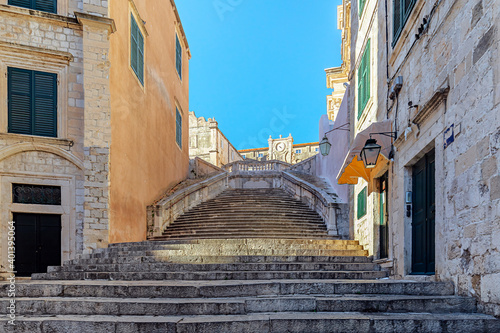 Quadro su tela The staircase to the church in the old town of Duborvnik was used in the famous