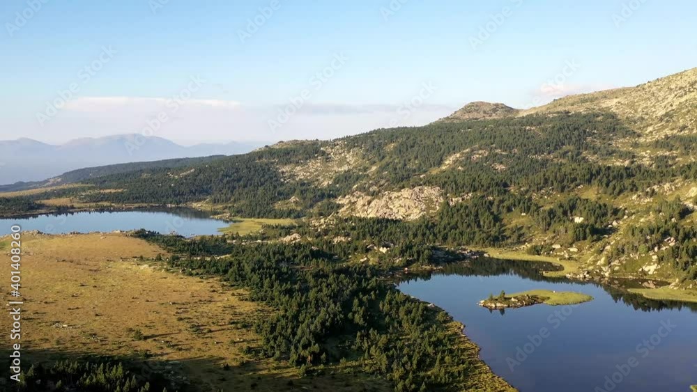 survol des lacs des Bouillouses dans les Pyrénées-Orientales et du Capcir survol des lacs des Bouillouses dans les Pyrénées-Orientales et du Capcir