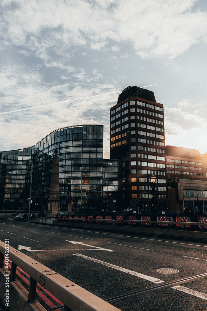 Obraz premium Paisaje urbano,k calles y edificios en la ciudad de Londres