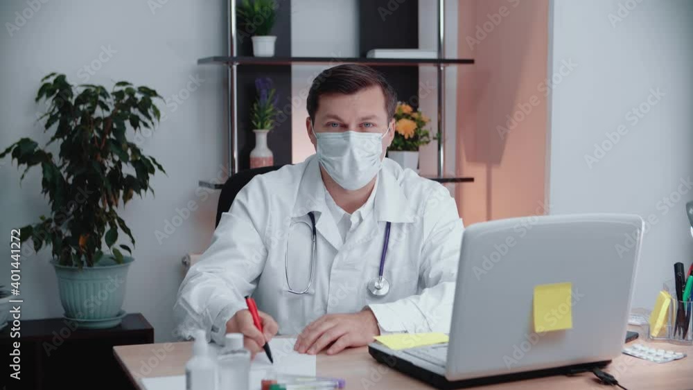 The doctor communicates with the patient by recording data. The doctor communicates with the patient by recording data.