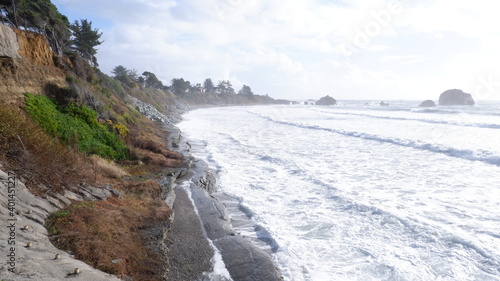 Wallpaper Mural Ocean waves hitting to the cliff rocks Torontodigital.ca