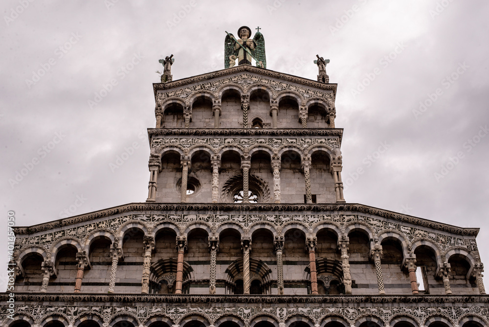 italian church facade