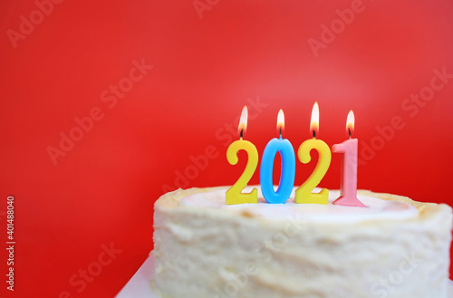2021 calendar on the cake with red background