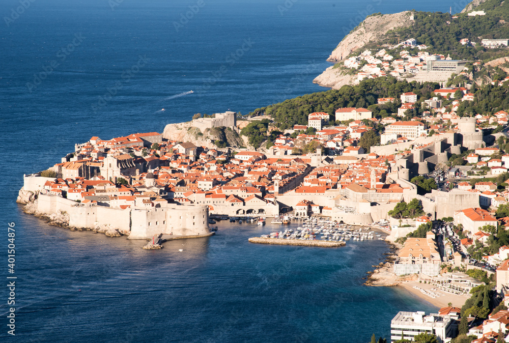 It is a landscape overlooking the walls of Dubrovnik, Croatia. The sky is blue and the blue of the Adriatic Sea is also shining.