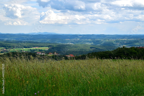 Weitblick in das oststeirische Hügelland